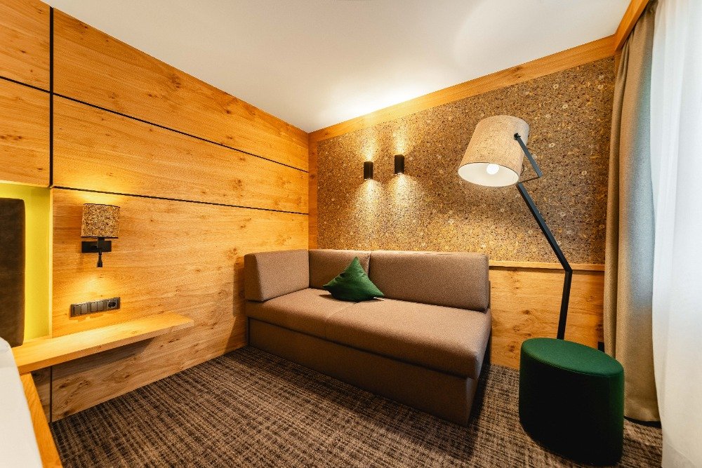 Designfront Naturoberflaechen Heutapete Juniorsuite ARNIKA4